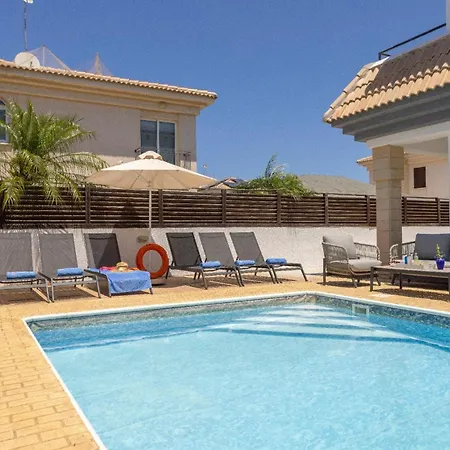 Blue Water Bay Villa *