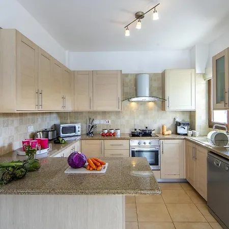 Blue Water Bay Паралимни