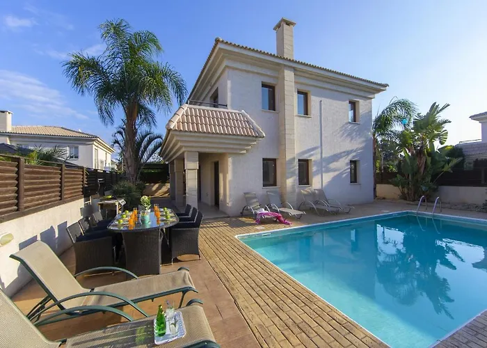 Blue Water Bay * Paralímni